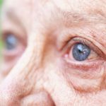 5 Tips Sehat untuk Menjaga Kesehatan Mata Lansia