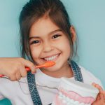 10 Tips Jaga Gusi Sehat untuk Anak-anak