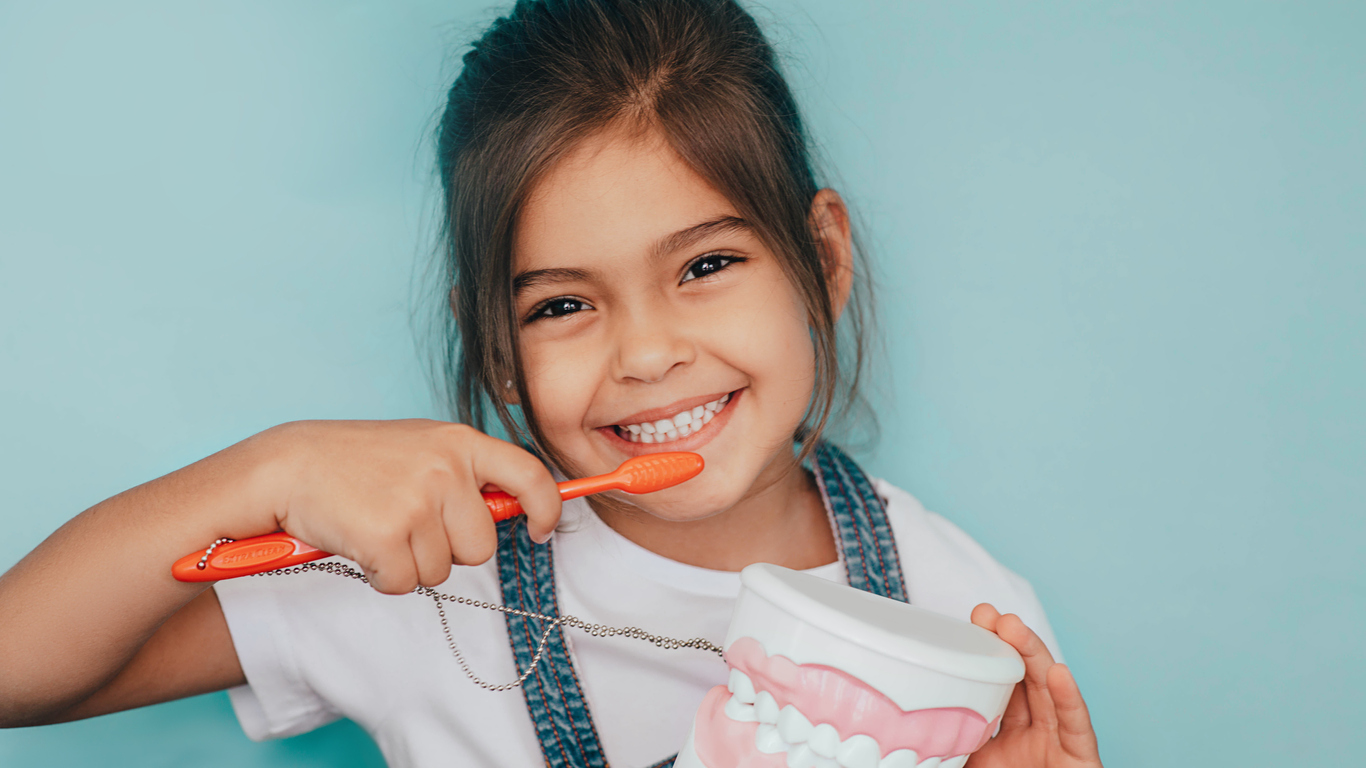 10 Tips Jaga Gusi Sehat untuk Anak-anak