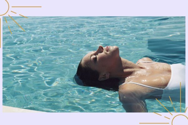 5 Cara Merawat Rambut Sehabis Berenang di Kolam Berklorin